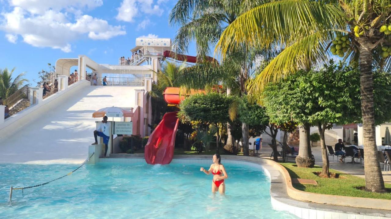 Thermas Lacqua Diroma Com Piscina De Ondas Gratis 24Horas Caldas Novas Exterior foto